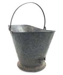 Seau à charbon en métal galvanisé avec poignée supérieure pour transporter facilement du charbon ou des cendres dans votre foyer ou votre jardin. - Product Image 3