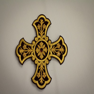 Écussons de luxe de haute qualité en or, brodés à la main, tissés, ornés de croix, de fils métalliques et de pierres, sur fond en feutre, avec épingle de sûreté en tissu - Product Image 1