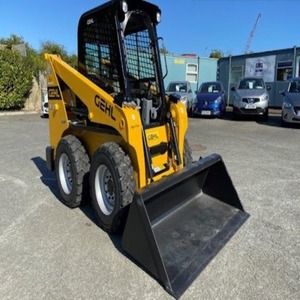 Chargeuse compacte sur pneus Gehl R190 jaune, 4 tonnes, diesel, équipement de construction compact à vendre - Product Image 1