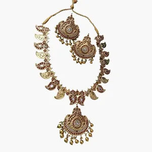 Juego de joyería de Kundan chapado en oro elegante, conjunto completo de último estilo alusivo a piedras disponibles con pendientes emparejados - Product Image 3