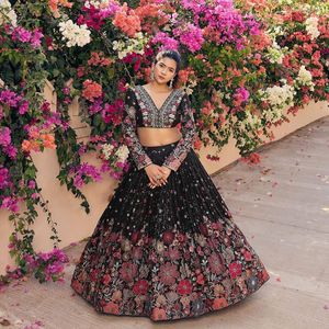 ชุดงานแต่งงานออกแบบสวม lehenga choli กับด้ายและลำดับการทำงาน - Product Image 4