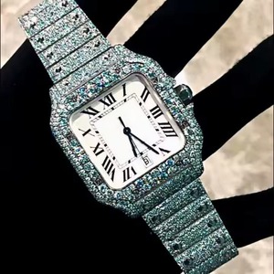 Personnalisez la montre Blue Classic Luxury Diver en acier inoxydable glacé à la moissanite pour hommes avec verre saphir et mouvement à quartz - Product Image 3