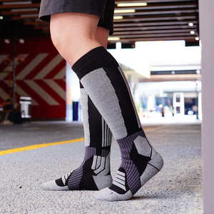 ถุงเท้าเดินป่าเล่นสกีสำหรับผู้ชาย ทำจากขนแกะเมอริโน ป้องกันการลื่น ซับแรงกระแทก เหมาะสำหรับกีฬาฤดูหนาว พร้อมโลโก้ที่ปรับแต่งได้ ฟรีไซส์ - Product Image 1