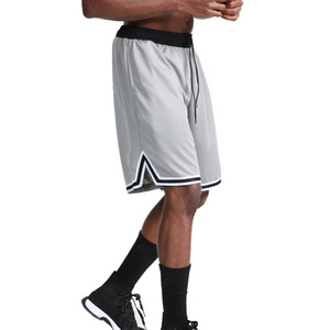 Shorts de basketball respirants pour hommes, gris uni avec bordure noire, taille élastique avec cordon de serrage, coupe classique, vêtements de sport toutes saisons - Product Image 1