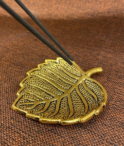 Soporte de barra de incienso natural chapado en oro con forma de hoja para decoración del hogar hecho a mano para regalos y decoración de deshierbe - Product Image 2