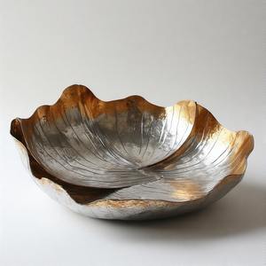 RadiantBloom Partyware Bowl The Imperial Opulence Regal Cuenco de servicio hecho a mano chapado en oro con adornos Royal Crest - Product Image 6