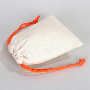 Pochette en tissu orange avec cordon de serrage 4x5 avec broderie de logo personnalisé, impression sérigraphique, coton biologique pour vêtements, cadeaux, promotions - Product Image 4