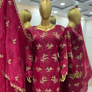 Top con apariencia de fiesta de diseñador: Dupatta y parte inferior con trabajo de secuencia de bordado pesado - Product Image 1