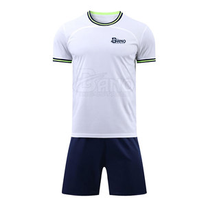 Uniforme de fútbol profesional de 100% poliéster para hombres, diseño personalizado, técnica de alta sublimación, logotipo directo de fábrica verde en blanco - Product Image 1