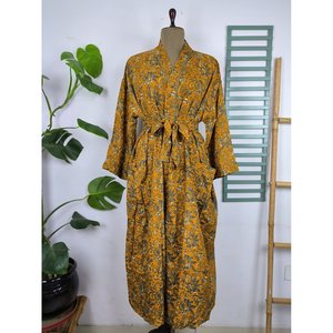 ชุดนอนผู้หญิงสไตล์โบฮีเมียนสุดหรูจาก Upcycle ดีไซน์วินเทจสุดงดงาม เสื้อคลุมวินเทจอันน่าอัศจรรย์ ผลิตจากผ้าไหมซารีคิโมโนรีไซเคิล - Product Image 1