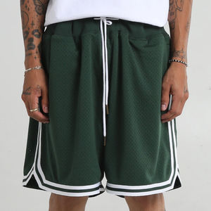 Ensemble de maillot et short de basketball personnalisé par sublimation, respirant, séchage rapide, durable, 100% polyester, antidérapant, léger - Product Image 1