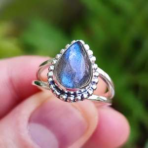 Bague pour femme en argent sterling 925 faite à la main avec pierre précieuse naturelle labradorite, style bohème, bague en argent labradorite, coupe labradorite - Product Image 6