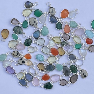 Pendentifs en pierres précieuses facettées en tranches de 8 mm et 10 mm, en cornaline naturelle, onyx, quartz, bleu, rose, rouge, noir, blanc, vert, pierres de naissance, mignons pour les fêtes - Product Image 4