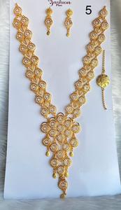 Colliers en laiton sur le thème africain sur mesure avec boucles d'oreilles assorties idéales pour la revente par des créateurs de bijoux en design floral. - Product Image 2