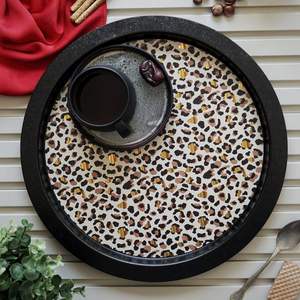 Plateau décoratif rond en métal motif léopard doré Ø 370 mm - Product Image 4