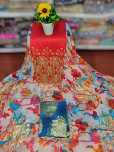 Robe en jacquard à effet slub avec des perles de pierre Fransawi contrastées de couleur rose luxueuse et intemporelle, design à thème somalien ethnique - Product Image 6