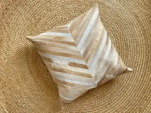 Funda de Almohada Cuadrada de Cuero Vacuno Marrón Oscuro, Diseño de Patchwork, Cierre de Cremallera, Personalizable para Hoteles, Hospitales y Hogar - Product Image 3