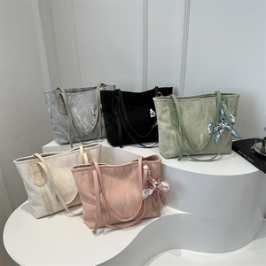 Sac en cuir PU rose en gros pour femmes, sac fourre-tout grande capacité, sac à bandoulière avec ruban - Product Image 5