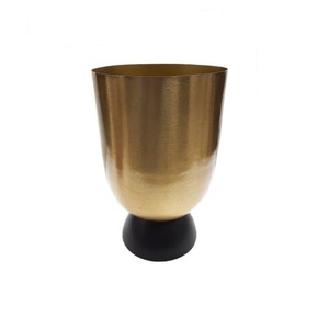 Maison chambre ou salle à manger décoration vase à fleurs aluminium métal finition antique support de vases à fleurs pour prix de gros - Product Image 1