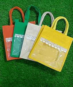 Nouveau style de mini sacs fourre-tout en jute respectueux de l'environnement fenêtre en PVC transparent garniture en dentelle OEM toile de jute recyclable à faible quantité minimale de commande pour les festivals - Product Image 2