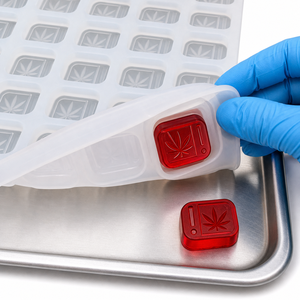 Grand moule en silicone rectangulaire arrondi à symboles en relief pour bonbons gélifiés, pour le remplissage par coulée et raclage pour la production de pectine et de gélatine - Product Image 2
