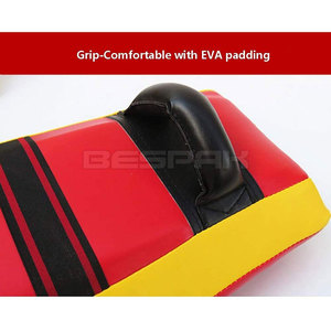 Almohadillas Tailandesas Profesionales para Entrenamiento de Artes Marciales con Diseño Duradero, Espuma Suave Absorbente de Impactos y Correas Resistentes - Product Image 6