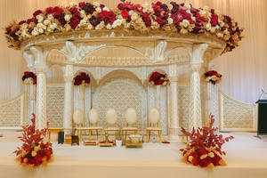 Mandap de mariage indien élégant et vintage, en bois sculpté, détachable, pour événements intérieurs, Rajwada royal, triple pilier, Mandap de mariage en Australie - Product Image 3