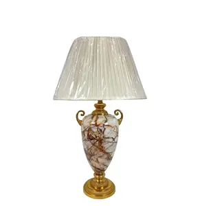 売れ筋のカスタマイズされたトロフィー真鍮とセラミックの家の装飾的なランプテーブルランプユニークなスタイルのランプ高品質