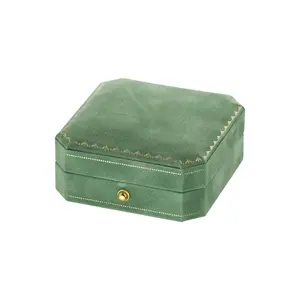 Caja de joyería de almacenamiento de collar y pendientes verdes y rojos Color elegante que complementa cualquier tocador - Product Image 6