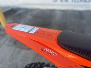 Disponible dès maintenant : Nouvelles motos 350 XCFs 2025 en stock F8275Y0 - Product Image 5
