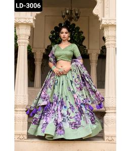 Nouvelle robe de mariée légère en soie Tussar pour femmes, avec imprimé floral et dentelle, conçue par des designers - Product Image 1