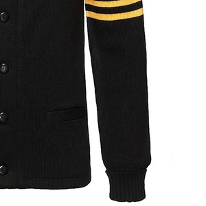 Cárdigan Grueso de Invierno Personalizado para Mujer, Estilo Casual, para Hermandades y Fraternidades, con Apliques Griegos Tejidos, Diseño con Botones y Bolsillos en la Parte Delantera - Product Image 5