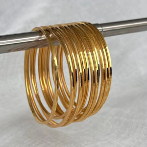 Brazalete ancho de diseñador floral de latón puro 100% hecho a mano, brazalete ajustable, Regalo para mamá - Product Image 1