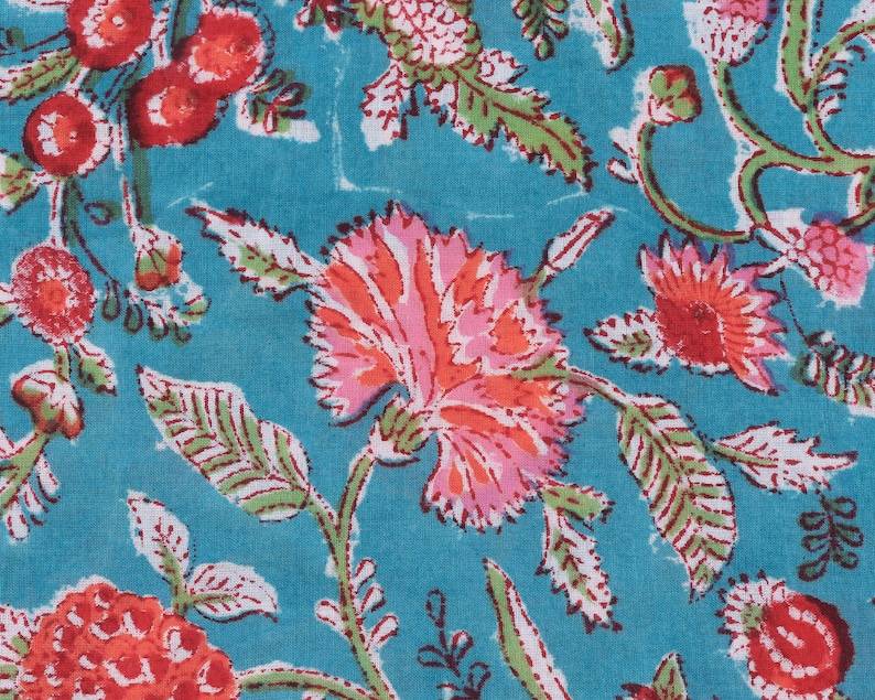 สีน้ำเงินอมเขียว