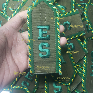 Vente en gros de épaulettes uniformes colorées et durables de haute qualité pour la broderie de taille personnalisée - Product Image 1
