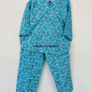 Hermoso Vestido Estampado Floral en Bloques de Algodón, Vestido para Uso Casual, Vestido Estampado a Mano - Product Image 1