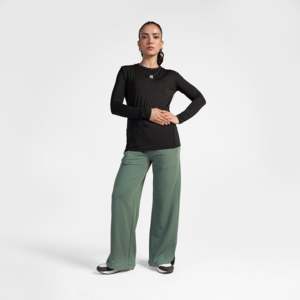 Camiseta de Yoga Active Fuse Negra de Manga Larga, Cómoda y Elegante para Fitness - Product Image 4