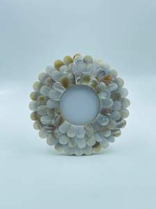 Cadre photo mural artisanal vintage en nacre unique à trois couches, écologique, personnalisable en couleur et en taille, durable, art mural pour la maison - Product Image 2