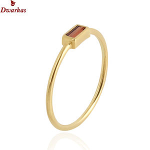 Bague minimaliste classique simple en argent sterling 925 plaqué or avec pierre précieuse naturelle grenat, fabricant en gros, stock disponible - Product Image 2