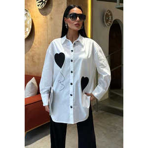 Chemise en popeline oversize avec broderie en forme de cœur et détails boutonnés, collection 3430 - Product Image 4