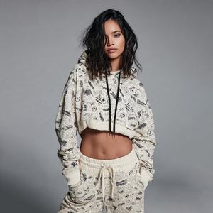 Nueva sudadera con capucha corta de alta calidad para mujer, suave, de algodón, informal, para otoño e invierno. - Product Image 1