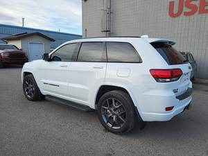 JEEP GRAND CHEROKEE 2021 USADO, EDICIÓN 80 ANIVERSARIO, VOLANTE A LA IZQUIERDA/DERECHA - Product Image 3