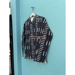 Vente en gros de vestes indiennes en coton matelassé faites à la main Vintage réversible Kantha avec broderie Bord respirant et libre - Product Image 3