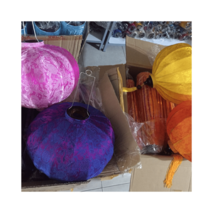 Lámpara decorativa para el hogar con estilo de farol de seda de Hoi An, material: funda de seda; uso: mejora de ambientes; origen: elaborado en Vietnam - Product Image 3