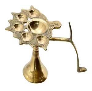 Lámpara de oro Diya de aceite de latón tradicional indio para Pooja Temple Home Decor Diwali Festival Uso religioso - Product Image 2