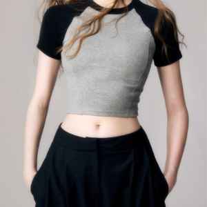 เสื้อครอปเอวลอยสำหรับผู้หญิงปรับได้เสื้อครอปท็อปป้องกันริ้วรอยน้ำหนักเบาระบายอากาศได้ดีปรับได้ - Product Image 2