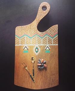 Planche à découper en bois polyvalente, idéale pour servir du fromage et de la charcuterie ou préparer des repas quotidiens à la maison - Product Image 5