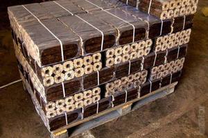 Briquettes de sciure de bois résineux écologiques (forme de bâton de 90mm de diamètre) pour les poêles domestiques à faible émission de chaleur durable - Product Image 5