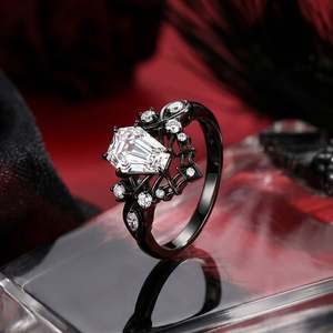 นาฬิกาข้อมือรูปโลงศพลายใยแมงมุมสีดำสไตล์โกธิค Jeulia - Product Image 3