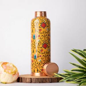 Botella de Agua de Cobre con Diseño Floral Impreso en Esmalte, Tapa Antiderrames y Asa, Estilo Clásico, Tamaño Personalizado Disponible para Viajes - Product Image 2